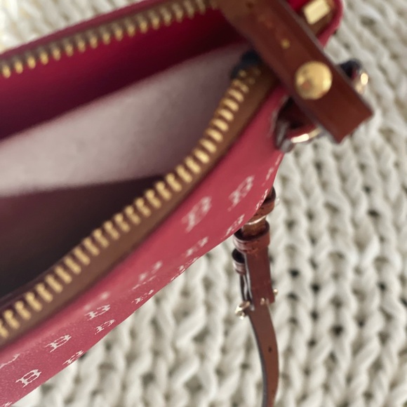 Dooney & Bourke Women's Boston Red Sox ⚾️Signature Small Zip - Picture 8 of 12